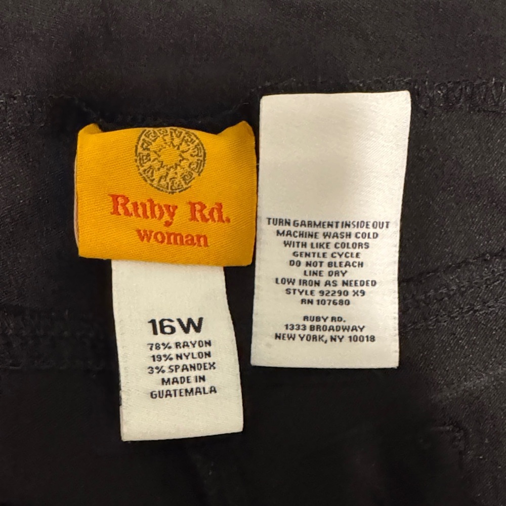 Ruby Rd. Black Capris - Picture 4 of 4
